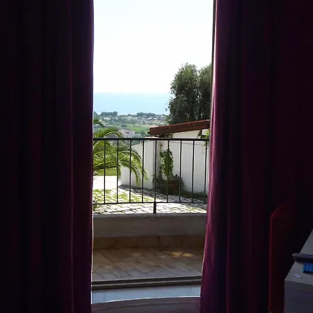 Residenza Collina Dei Pini 3*