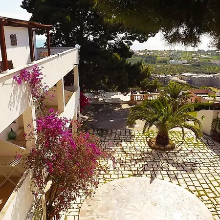 Residenza Collina Dei Pini Lägenhetshotell