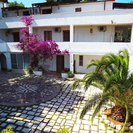 Residenza Collina Dei Pini Aparthotel 3*