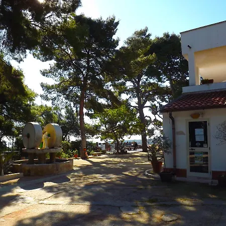 Lägenhetshotell Residenza Collina Dei Pini 3*