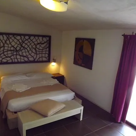 Lägenhetshotell Residenza Collina Dei Pini
